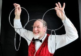 magician-with-rings